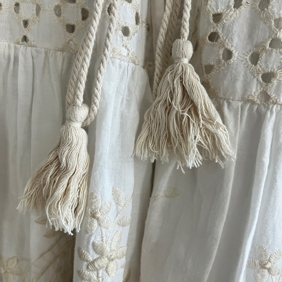 Antica Sartoria- Elegant Cream Eyelet and Lace Top tassel tie closure - Small - Picture 5 of 9
